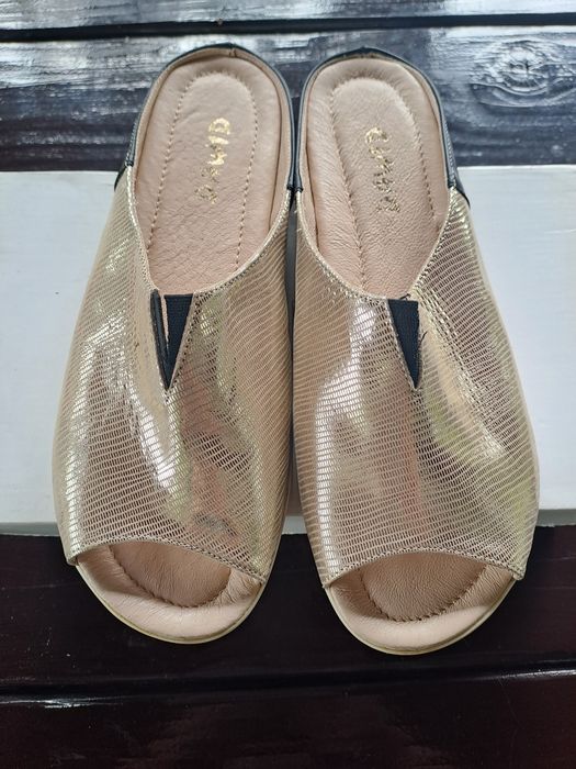 Klapeczki skórzane.