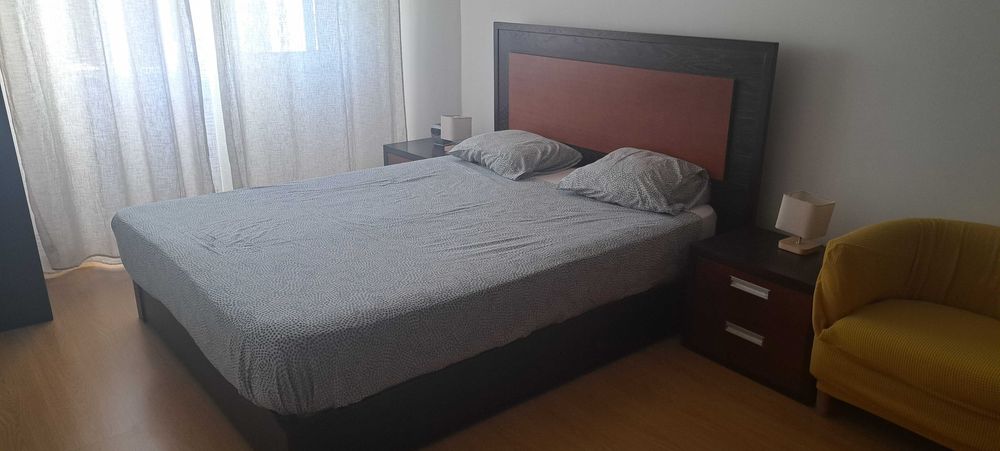 Conjunto de Quarto Completo em Excelente Estado
