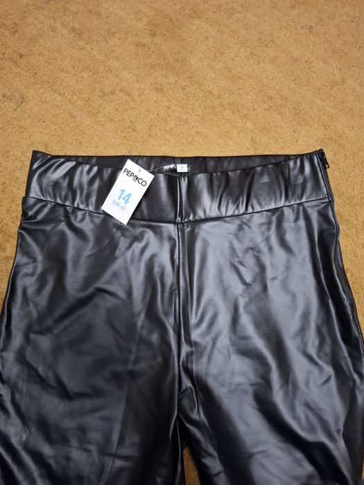 Новые леггинсы лосины еко кожа разм..М-L/14