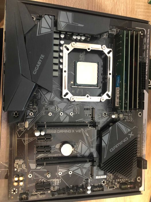 AMD Ryzen 3600X, 32 GB DDR4 Ram, B550 Gigabyte Gaming X V2, Spartan 4