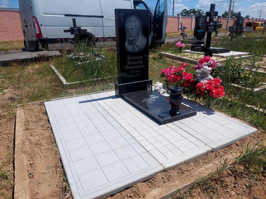 Памятники 7550 грн Установка на противоусадочные плиты Гарантия 10 лет