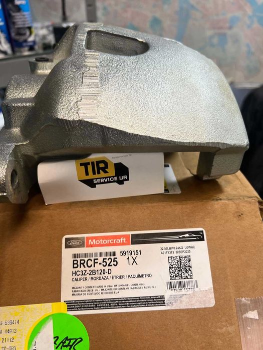 HC3Z2B120D Ford Суппорт тормозной передний правый