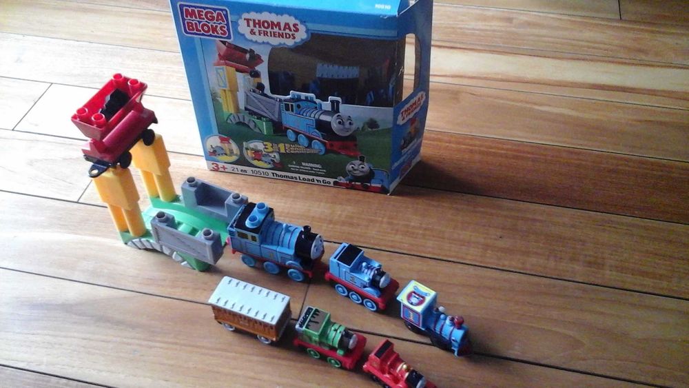Mega bloks Thomas and friends + dodatkowe 4 ciuchcie i wagon
