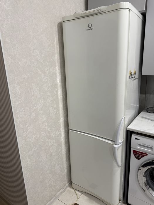 Холодильник Indesit