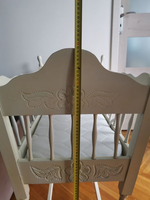 Kołyska drewniana rzeźbiona