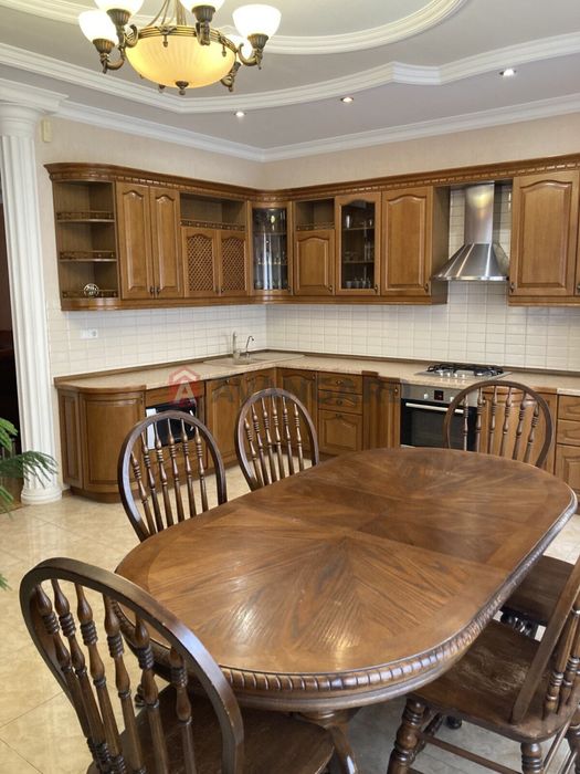 Продаж двоповерхового будинку с. Сонячне, вул. 8 Березня.