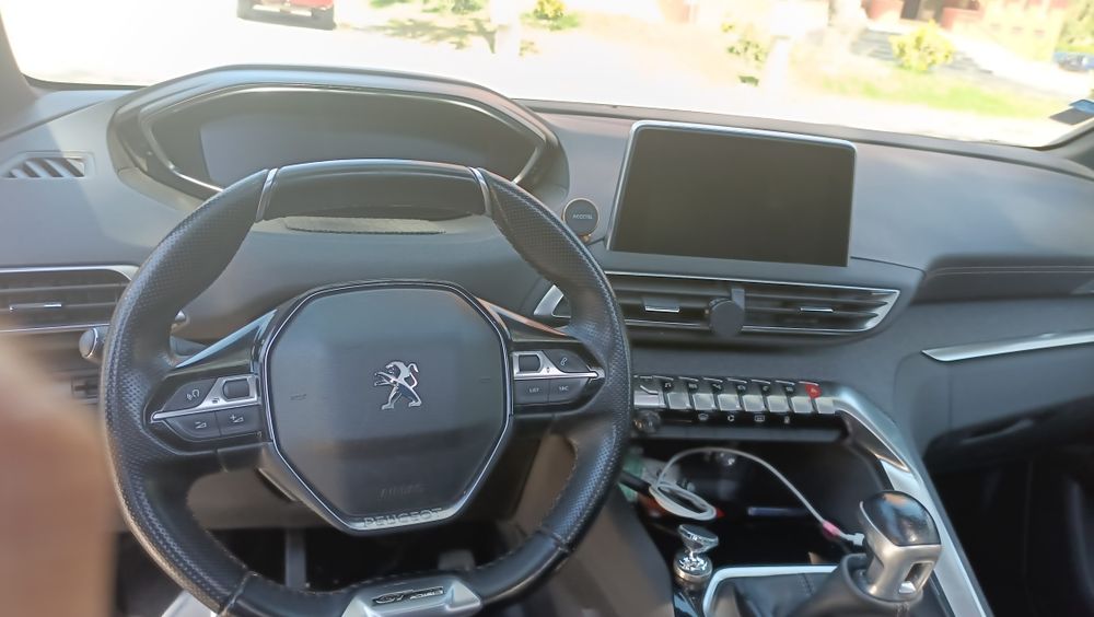 5008 GT Line 1.5 manual Peugeot 7 Lugares — photo 4