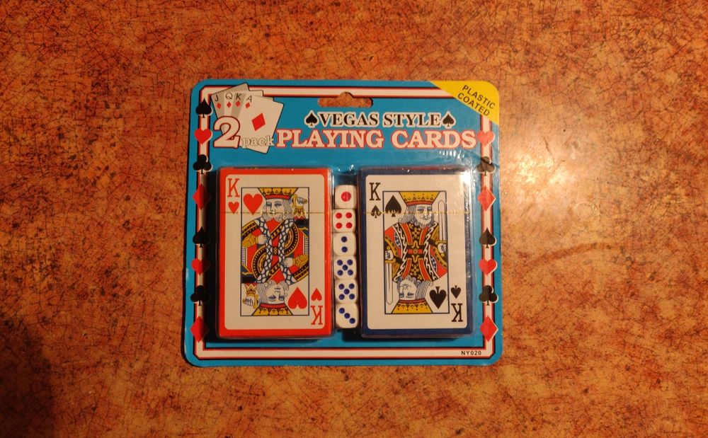 Набор игральных карт с кубиками две колоды