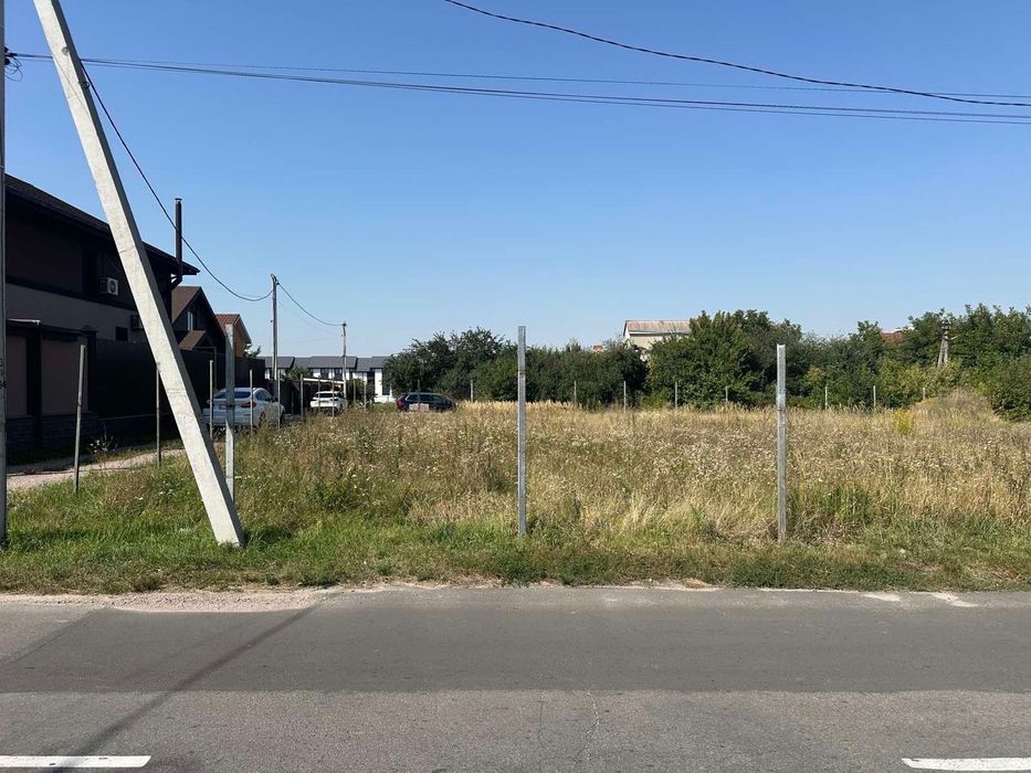 Земельна ділянка в центрі села Петрівське по Вул.Польова 0,12 га