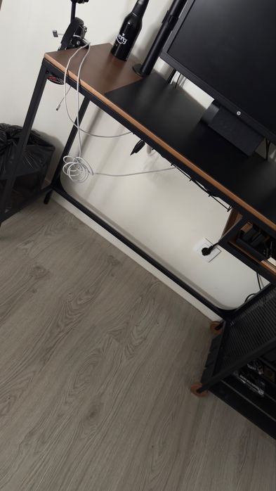 Secretária ikea madeira e metal(IKEA)