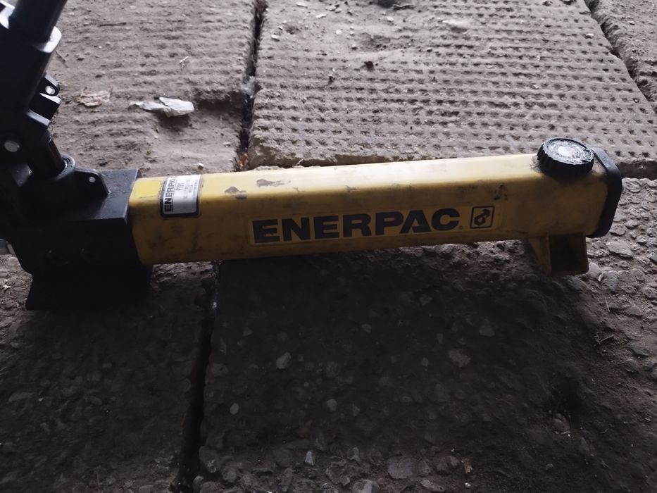 ręczna pompa hydrauliczna marki Enerpac .Lewarek,pompa, podnośnik,Ener