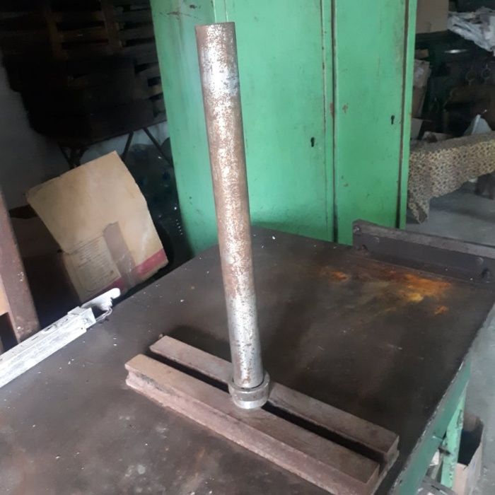 Продам Стойка. Длина 585 . Диаметр 50