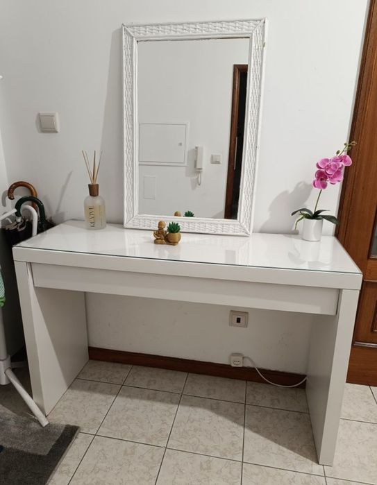 Toucador ou móvel para entrada