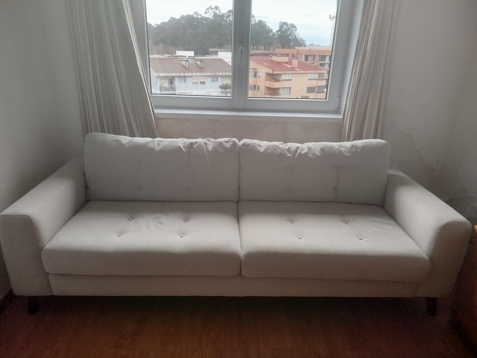 Sofá 3 lugares bege