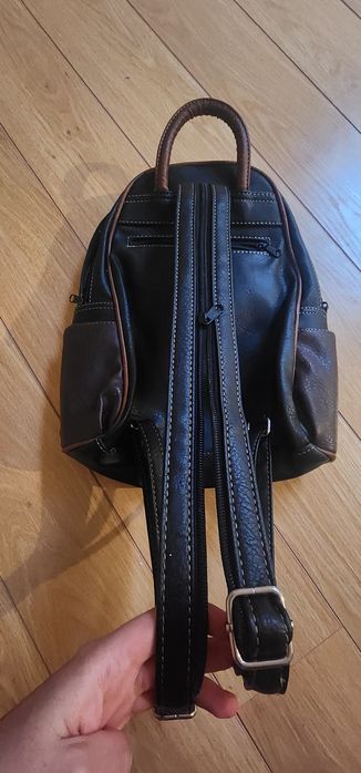 Mochila preta (senhora)