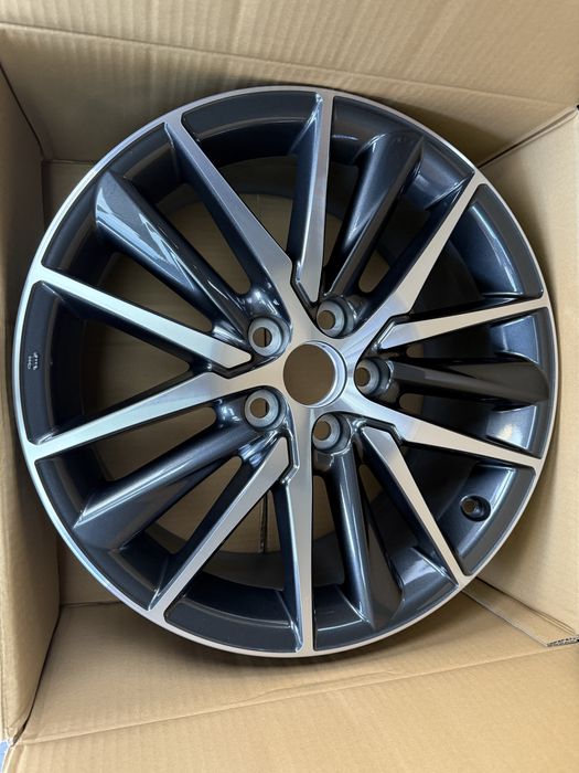 Комплект оригінальних дисків Toyota Camry V70