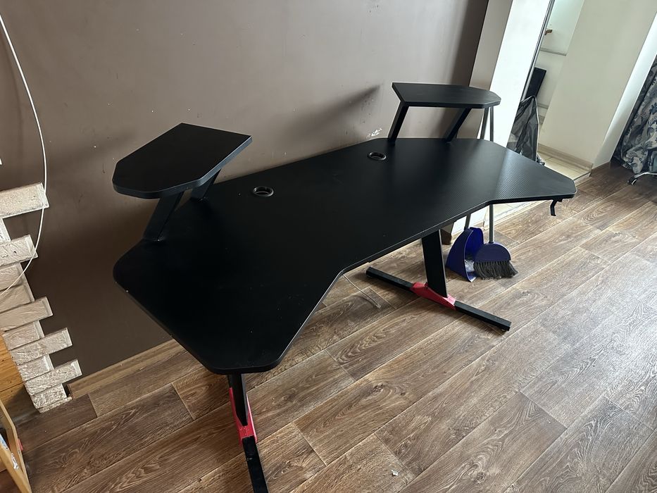 Стіл комп'ютерний GT Racer T-1246 Black