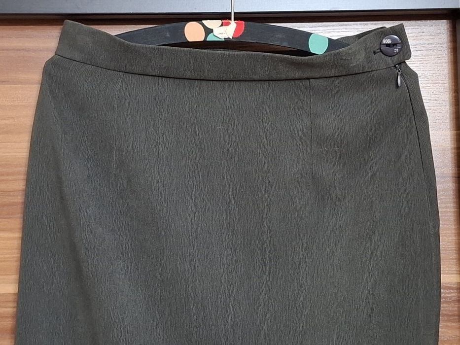 Spódnica ołówkowa z pęknięciem na boku, roz. L