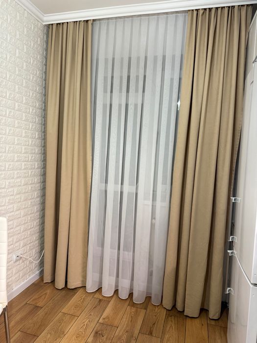 Штори бежевого кольору