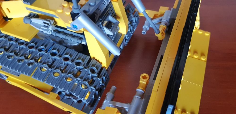 Klocki LEGO 7685 buldożer