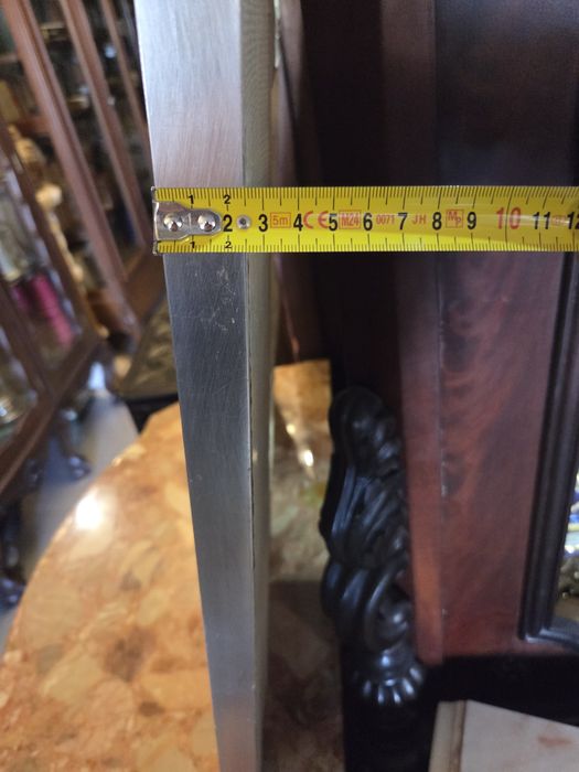 Moldura prateada lisa com tela