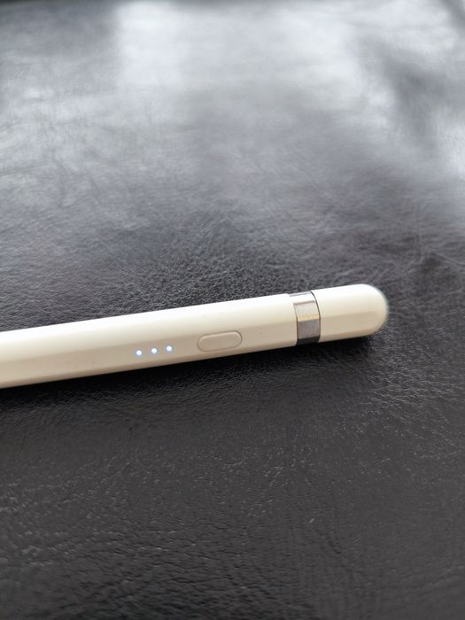 "Caneta Stylus Ativa Universal para Tablet / iPad (Branca)"
