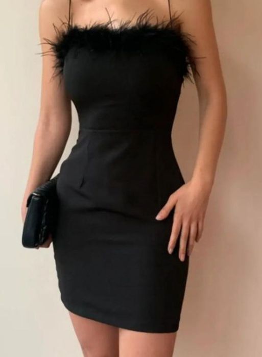 Платье коктельное с перьями