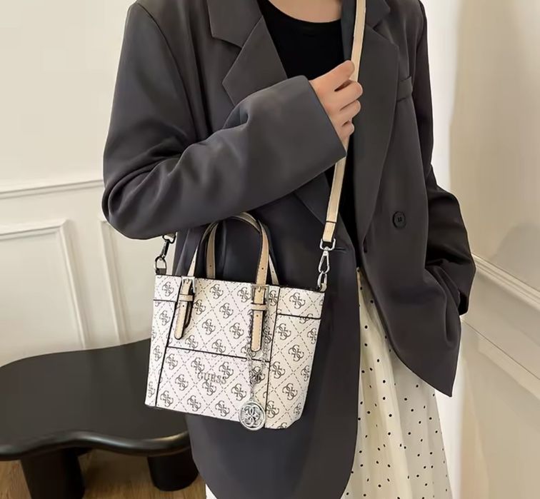 Torebka skórzana GUESS