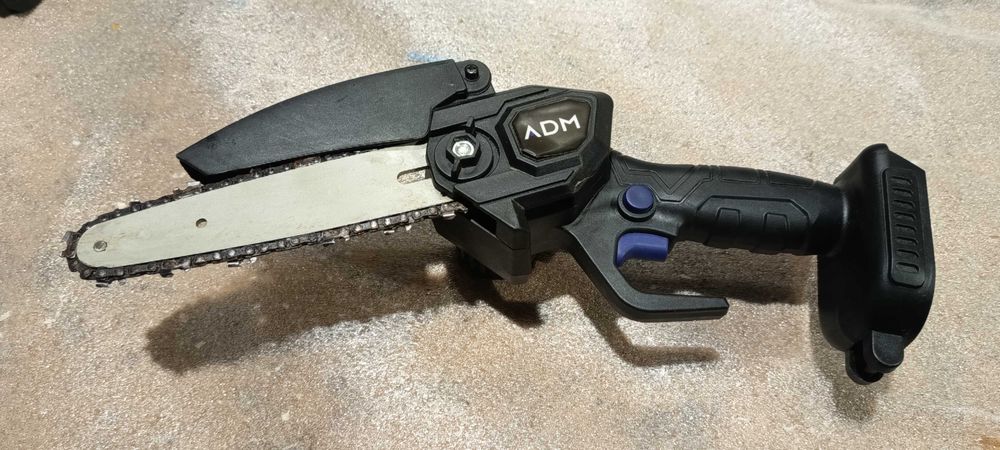 Mini electric chain saw