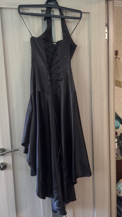 Вечірня атласна сукня із шнуровкою