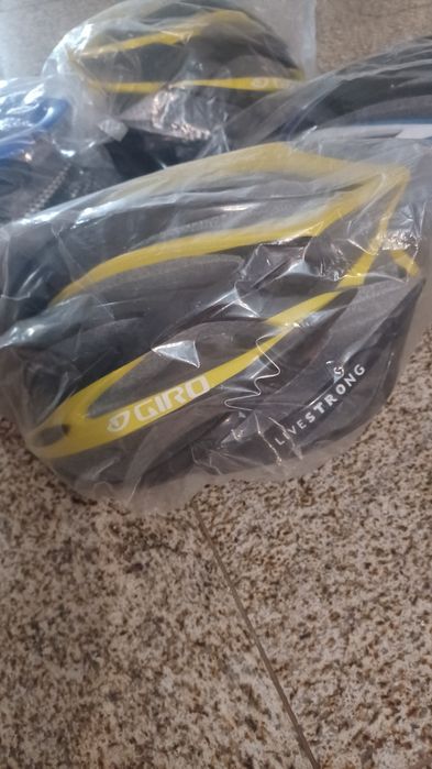 Capacete Giro LiveSTRONG (novo)
