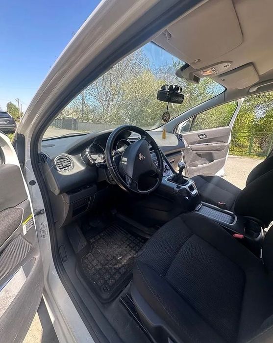 Peugeot 5008 2011p