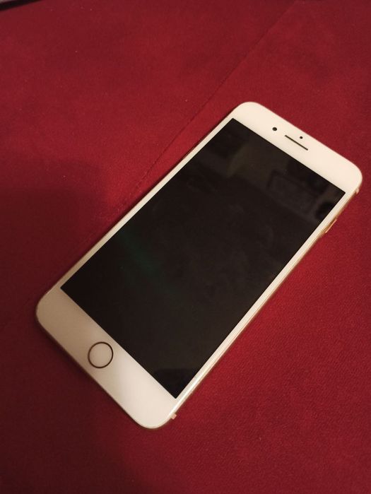 IPhone 8+ на 64Гб