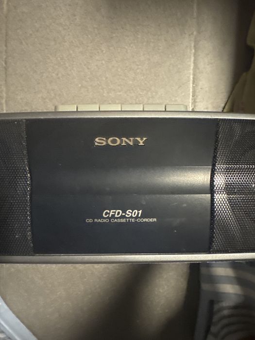 Radio cd e cassete Sony usado a funcionar
