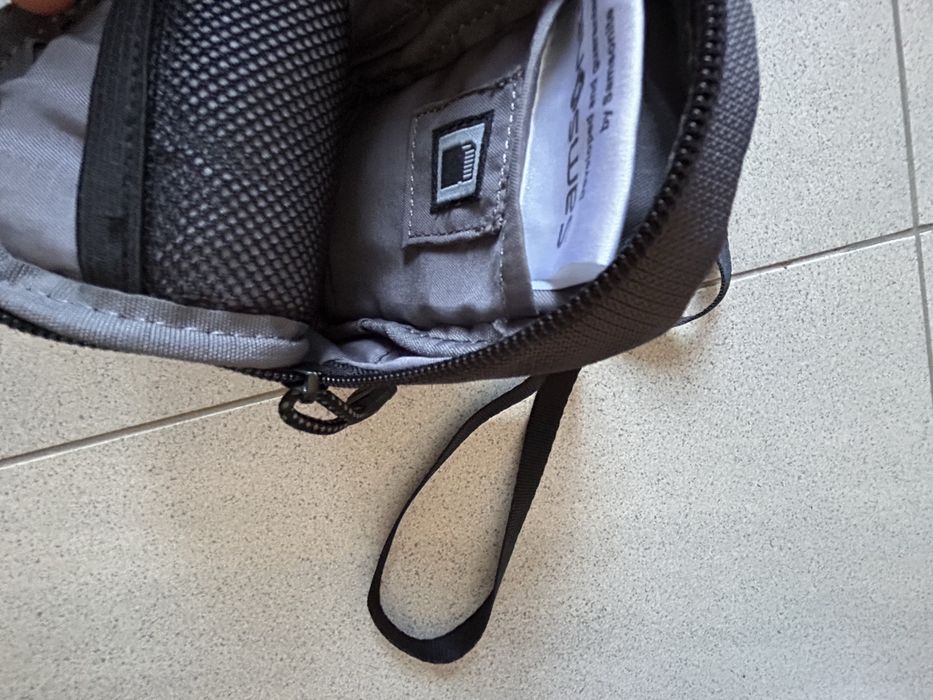 Samsonite saszetka na maly aparat. B-light fresh