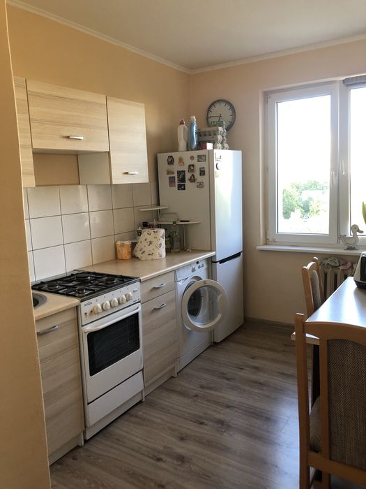 Pokoj jednoosobowy w mieszkaniu 4-pokojowym z balkonem