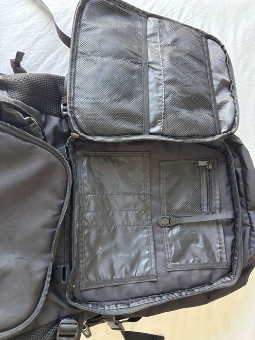 Mochila de viagem grande com USB, compartimento para portátil e para calçado