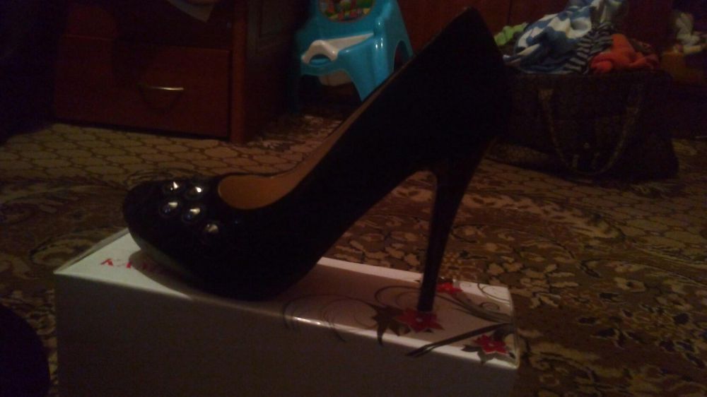 Лабутени туфлі