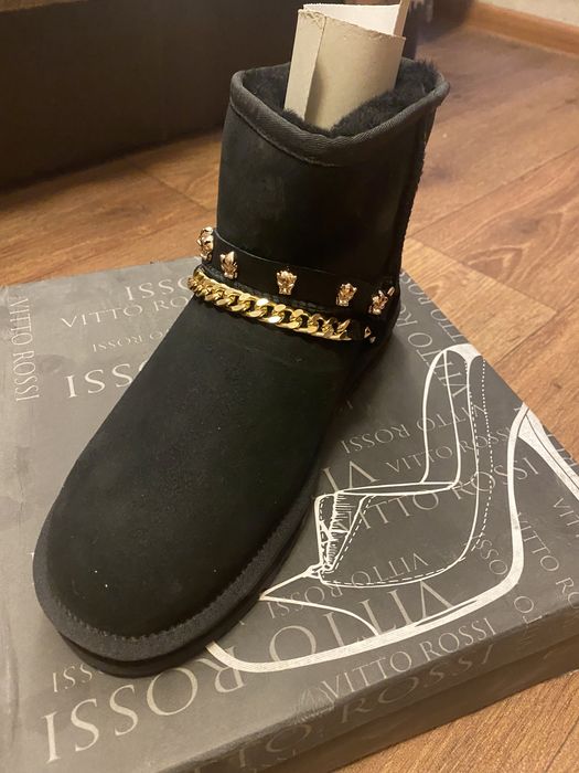 Продам теплые сапожки в стиле UGG