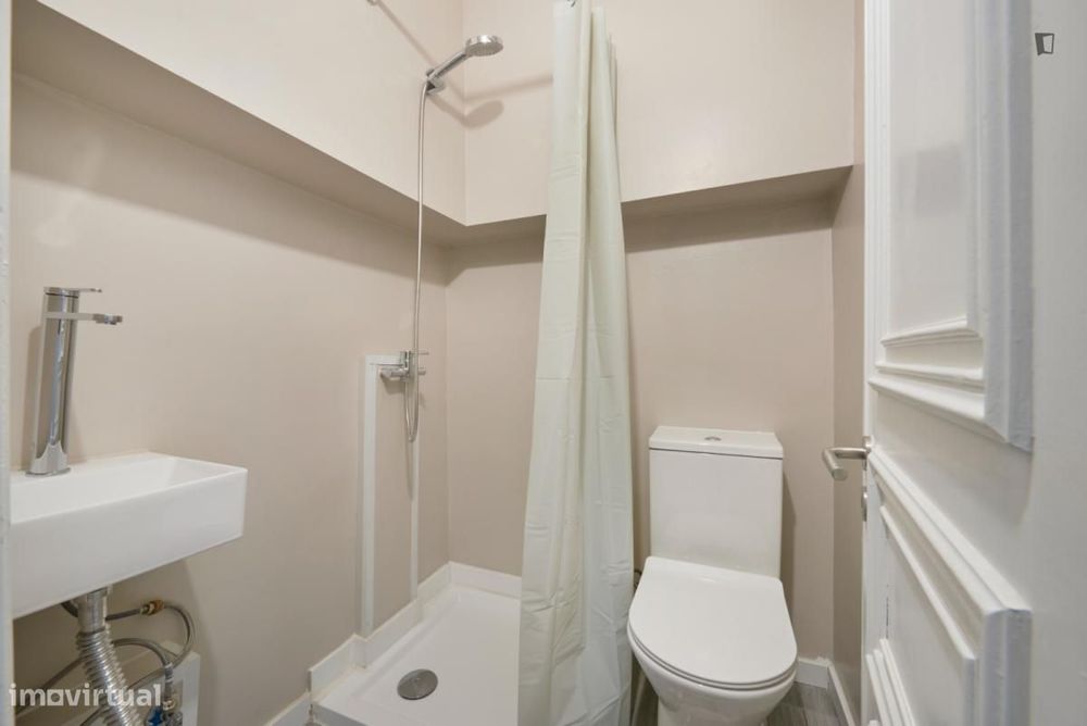 Quarto - localizado em Olaias Lisbon