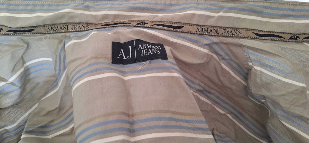 Camisa Armani. Padrão: esverdeada com riscas