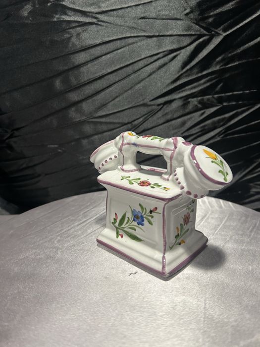 Ceramiczna skarbonka w kształcie telefonu – ręcznie malowana