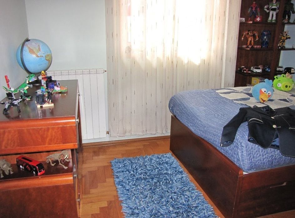 Mobília completa de quarto de solteiro (corpo e meio)