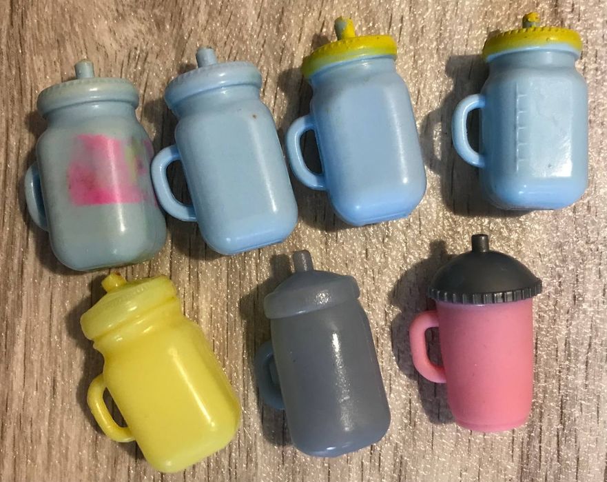 Коллекция кукол LOL, мебели и аксессуаров.