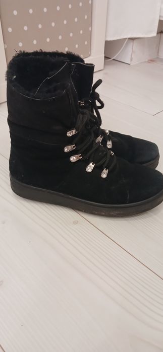 дуже теплі черевики з натуральної замші і хутром