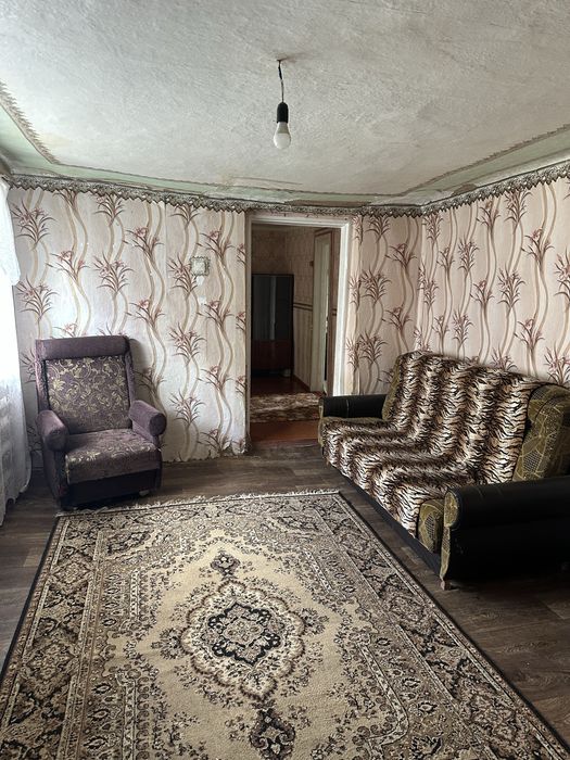 Продам диван з двома кріслами