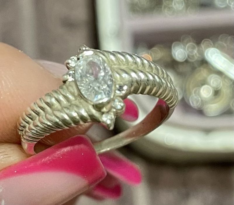 Красивое Серебрянное  колечко с камнем 925проба