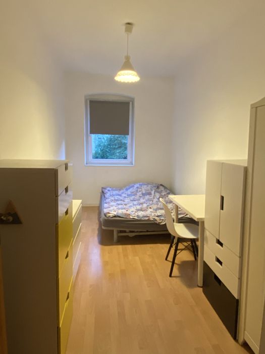 Room near to the center. No deposit.