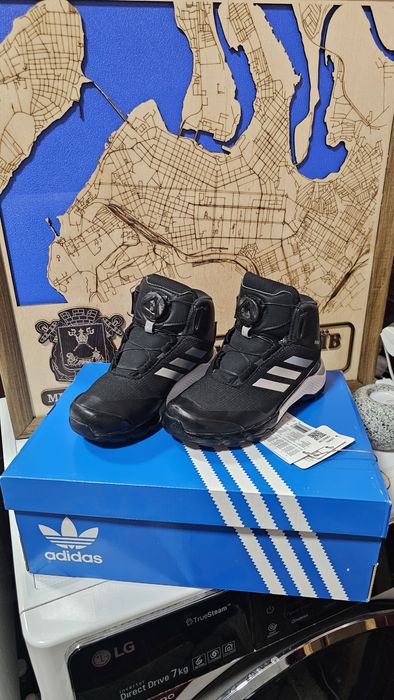 Зимові фірмові ботинки adidas 30