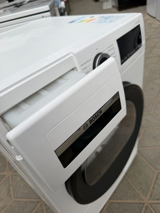Сушильна машина на тепловому насосі Bosch WQG241030